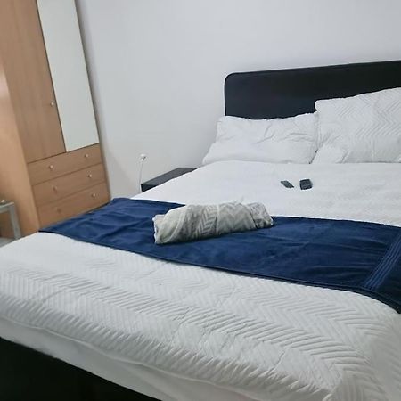 Entire-2 Bedroom Apartment With Driveway,1Free Parking Nottingham Exterior foto