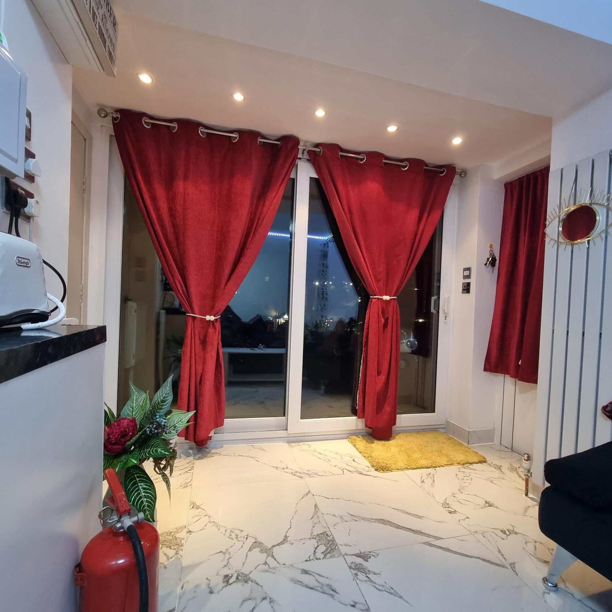 Entire-2 Bedroom Apartment With Driveway,1Free Parking Nottingham Exterior foto